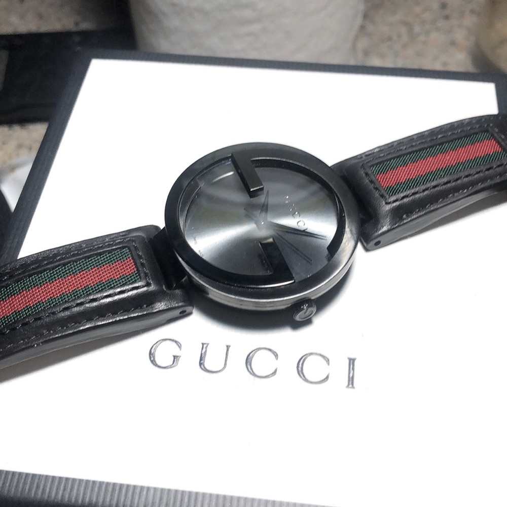 GUCCI unisex watch, olive w red strip band. Brand NEW & still in box, org pkg